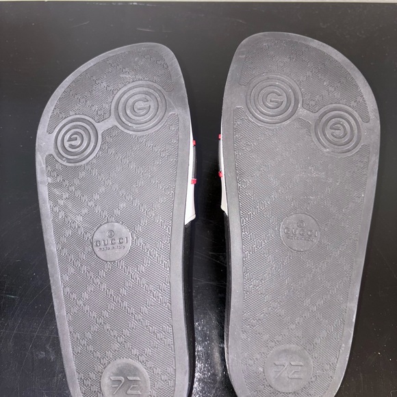 Gucci Black and White Logo Slides - Picture 3 of 3